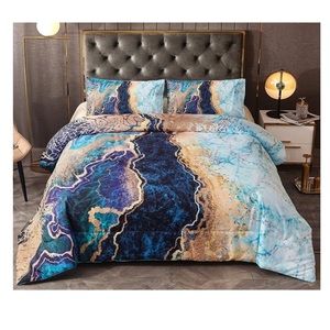 Queen- NEW Watercolor Art Work Design GORG Comforter